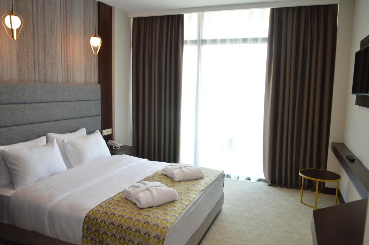 Hotel Salvador Batumi Esterno foto
