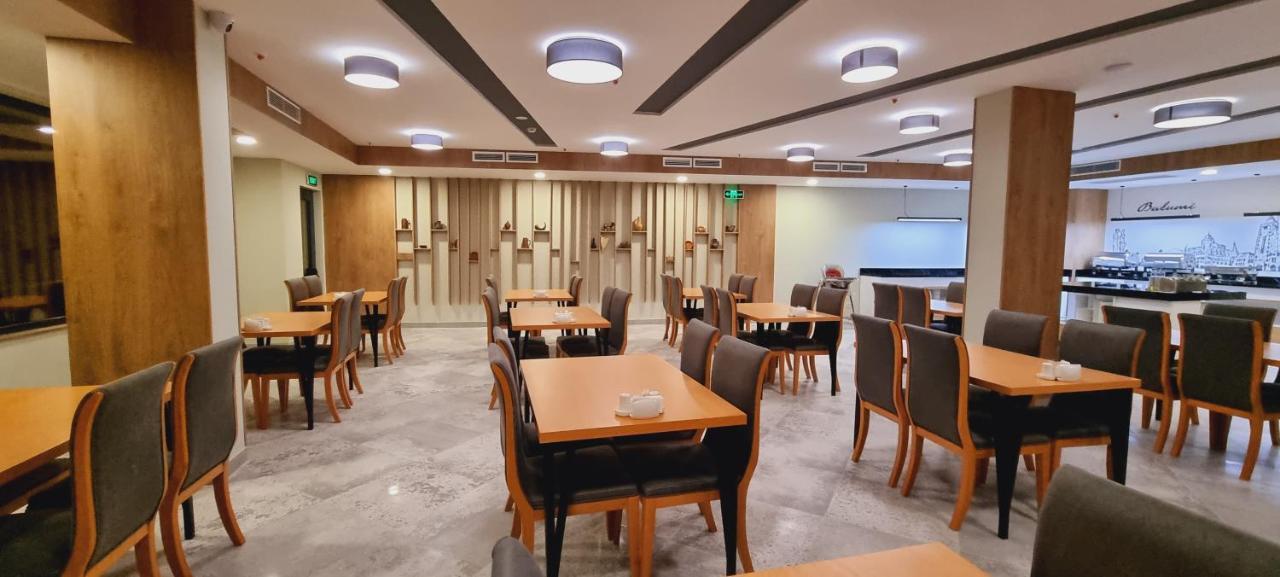 Hotel Salvador Batumi Esterno foto