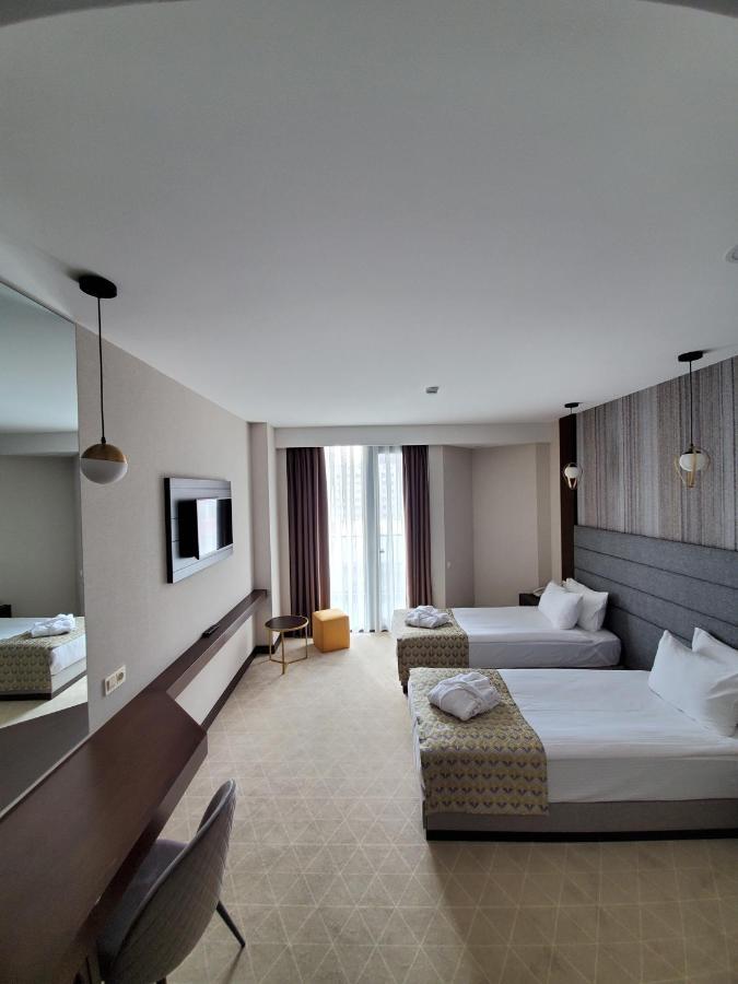 Hotel Salvador Batumi Esterno foto